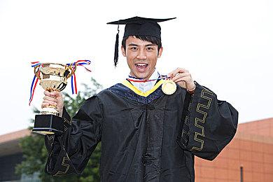 《光与影：33号远征队》新预告 打破死亡循环！